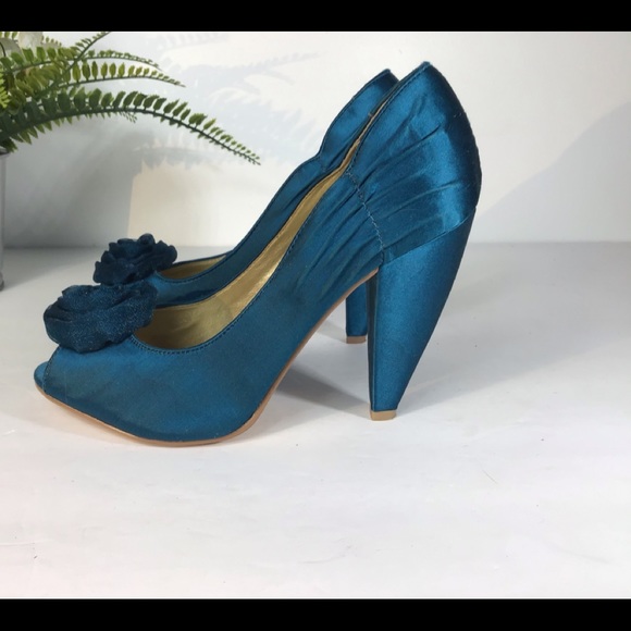 SEYCHELLES SATIN BOW OPEN TOE HEELS SZ 7 - Picture 2 of 9